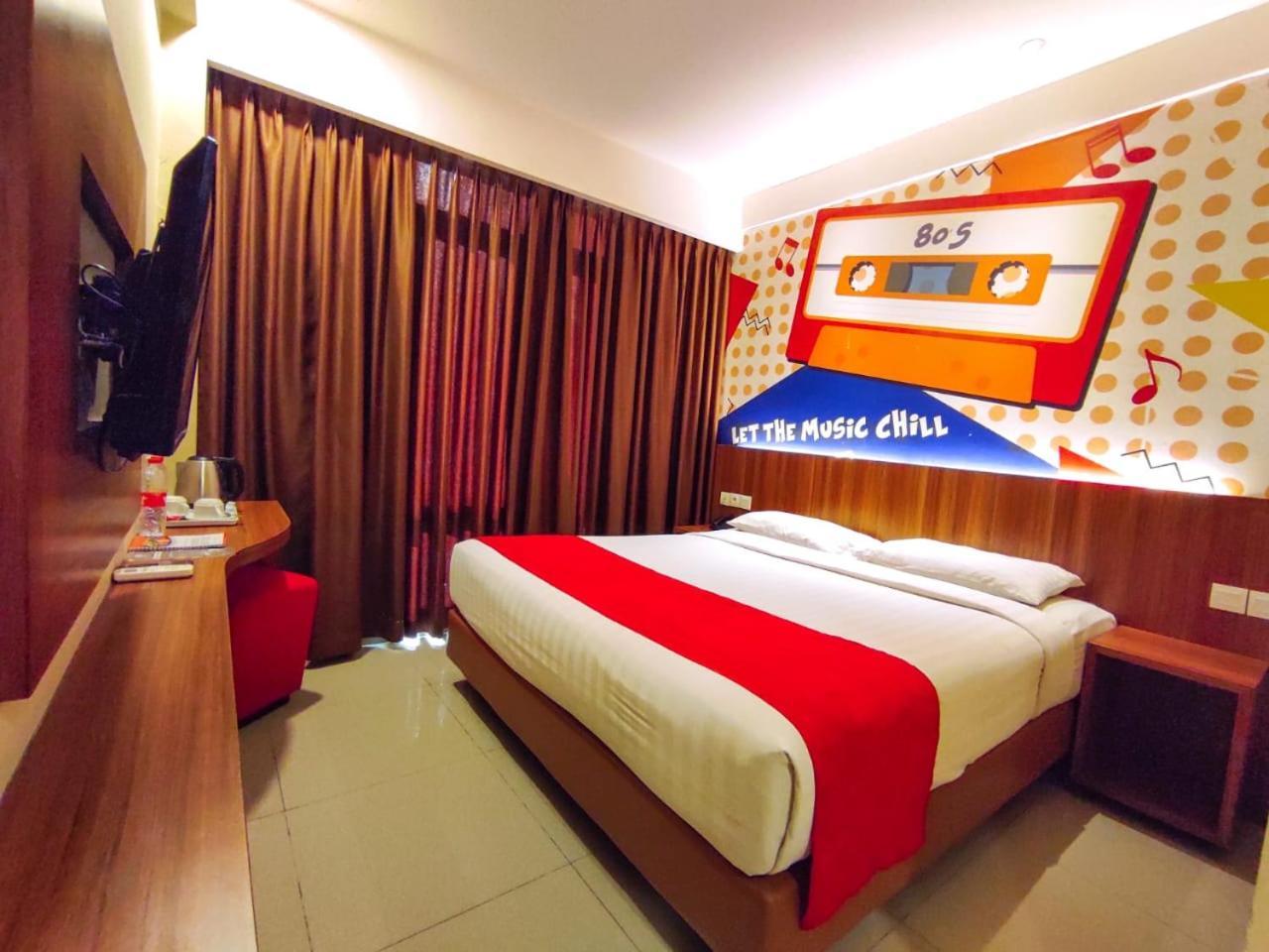 Front One Hotel Purwodadi Purwodadi  Exterior foto